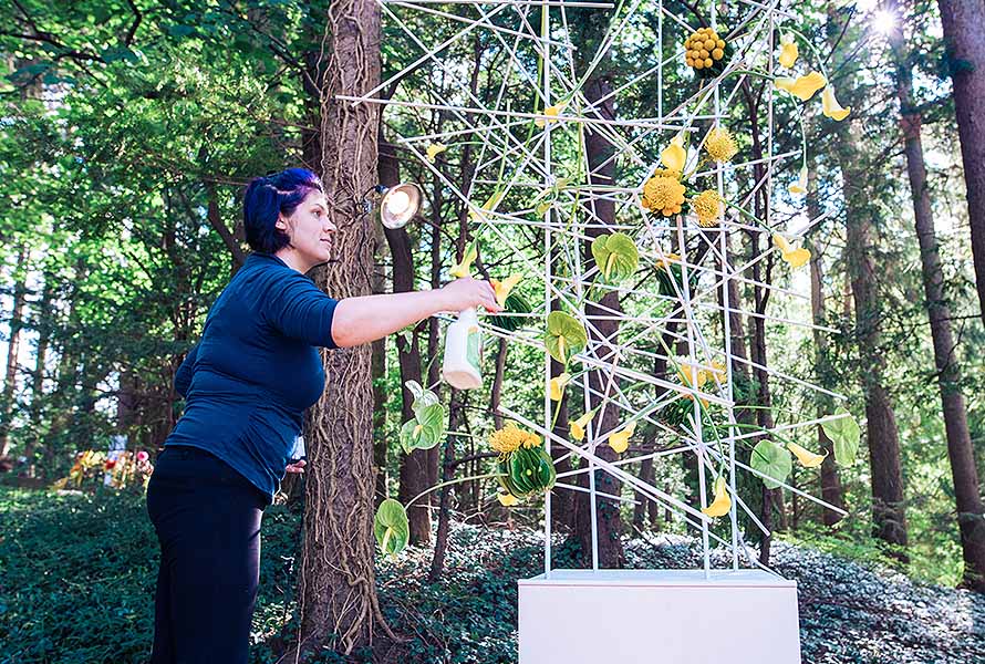 Fresh Outdoor Floral Exhibit Magic? 10 Designers Show How.