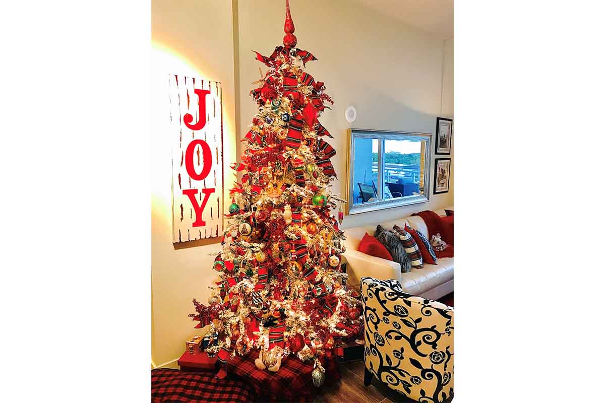 Add Holiday Joy With These Six Cool Tree Trimming Tips!