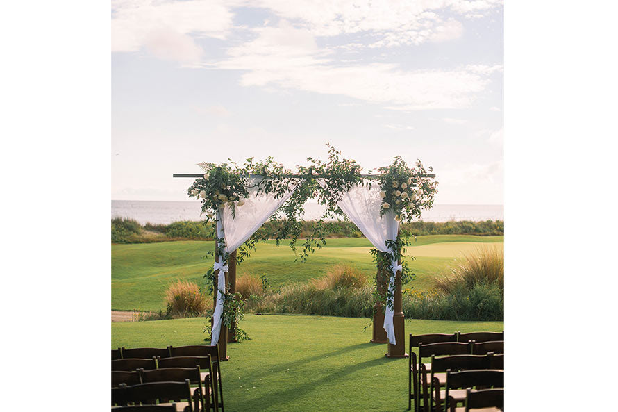 6 Floral Techniques for Decorating Amazing Wedding Arbors