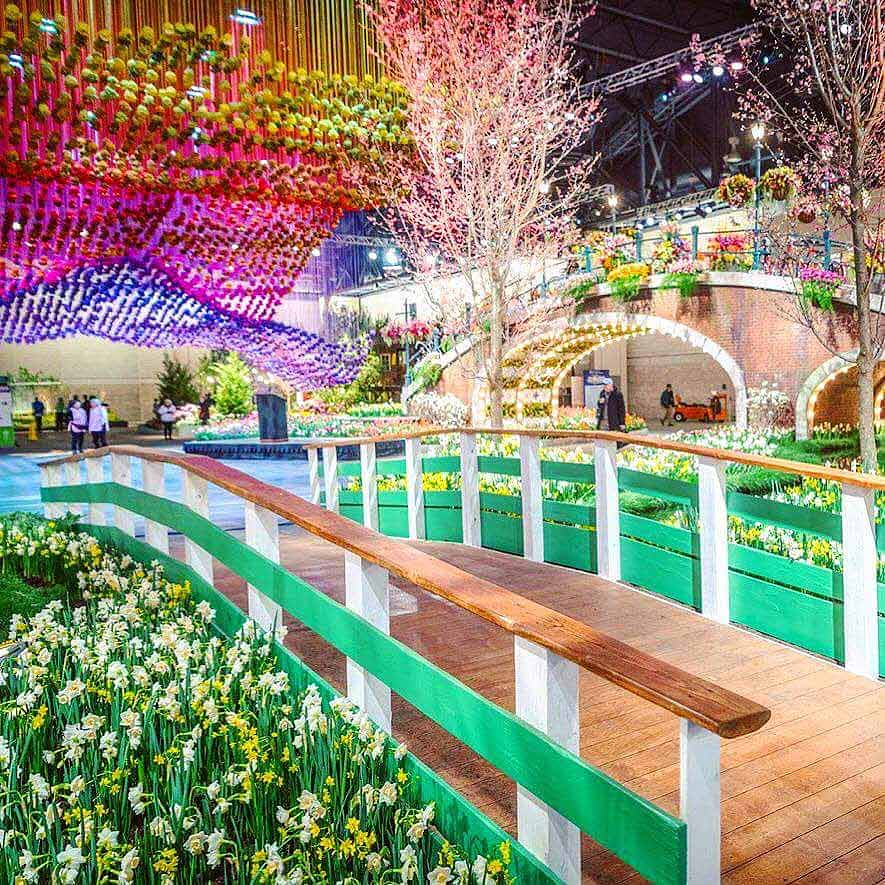 How 85 volunteers "floated" Philadelphia show’s fab field of flowers